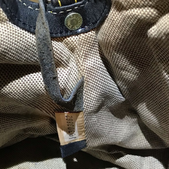 Authentic Dooney and Bourke leather purse - Picture 3 of 3